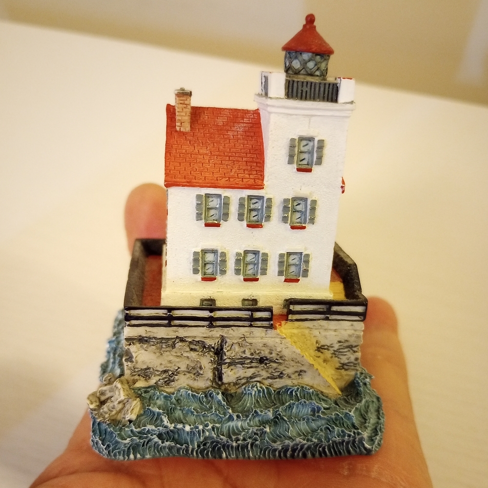 Harbour Lights lighthouse figurines. Rare - Picture 3 of 5